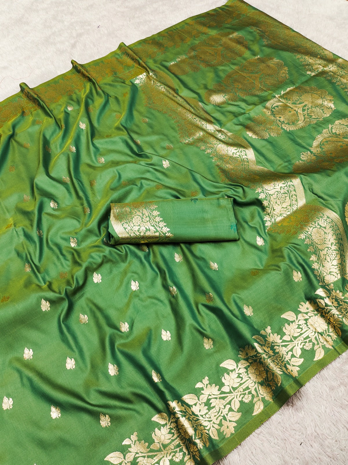 Open Border Banarasi Silk (With Blouse Piece)